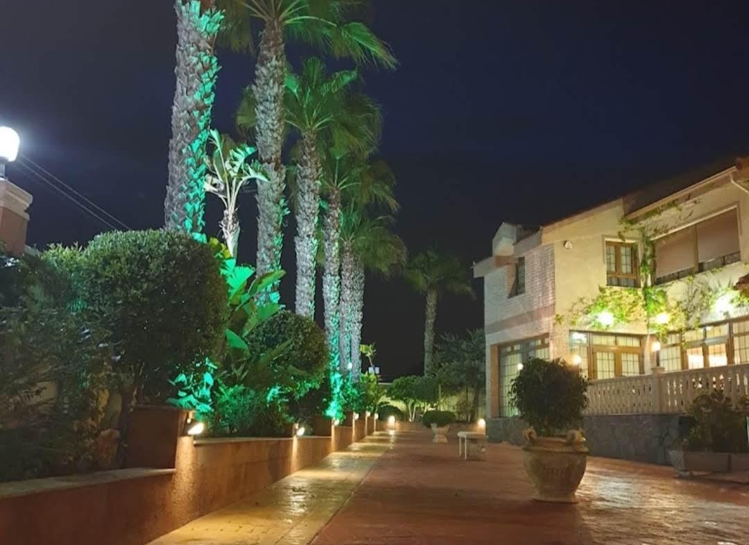 RESTAURANTE EN CABO ROIG. CON 871 M2.