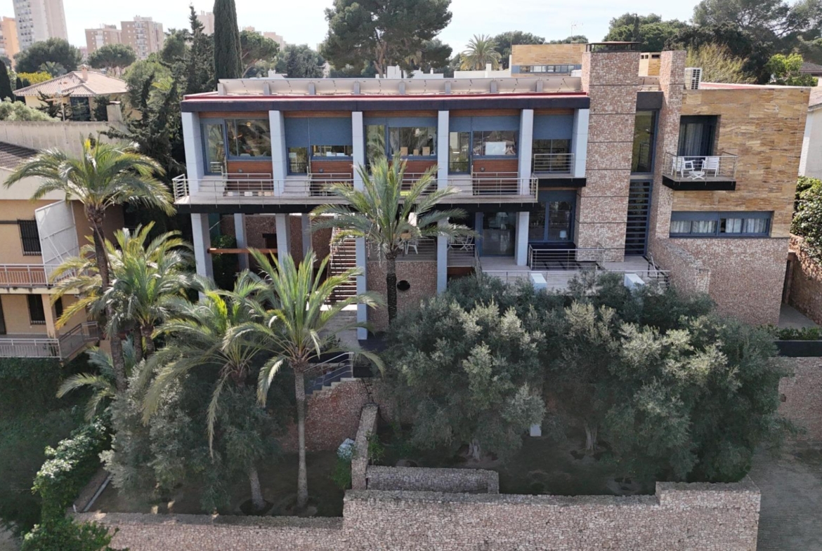 ESPECTACULAR VILLA EN CAMPOAMOR DE 847 M2 DE CASA Y 1500 M2 DE PARCELA. 7 DORM. 8 BAÑOS. PLAYA 750 M
