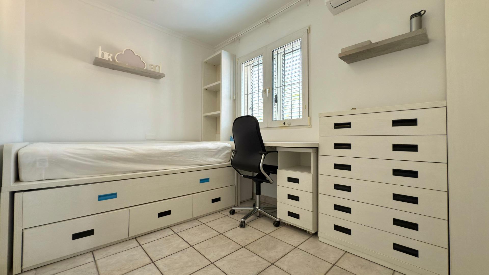 5-61-4 Exclusieve Villa Omringd door de natuur in Alicante