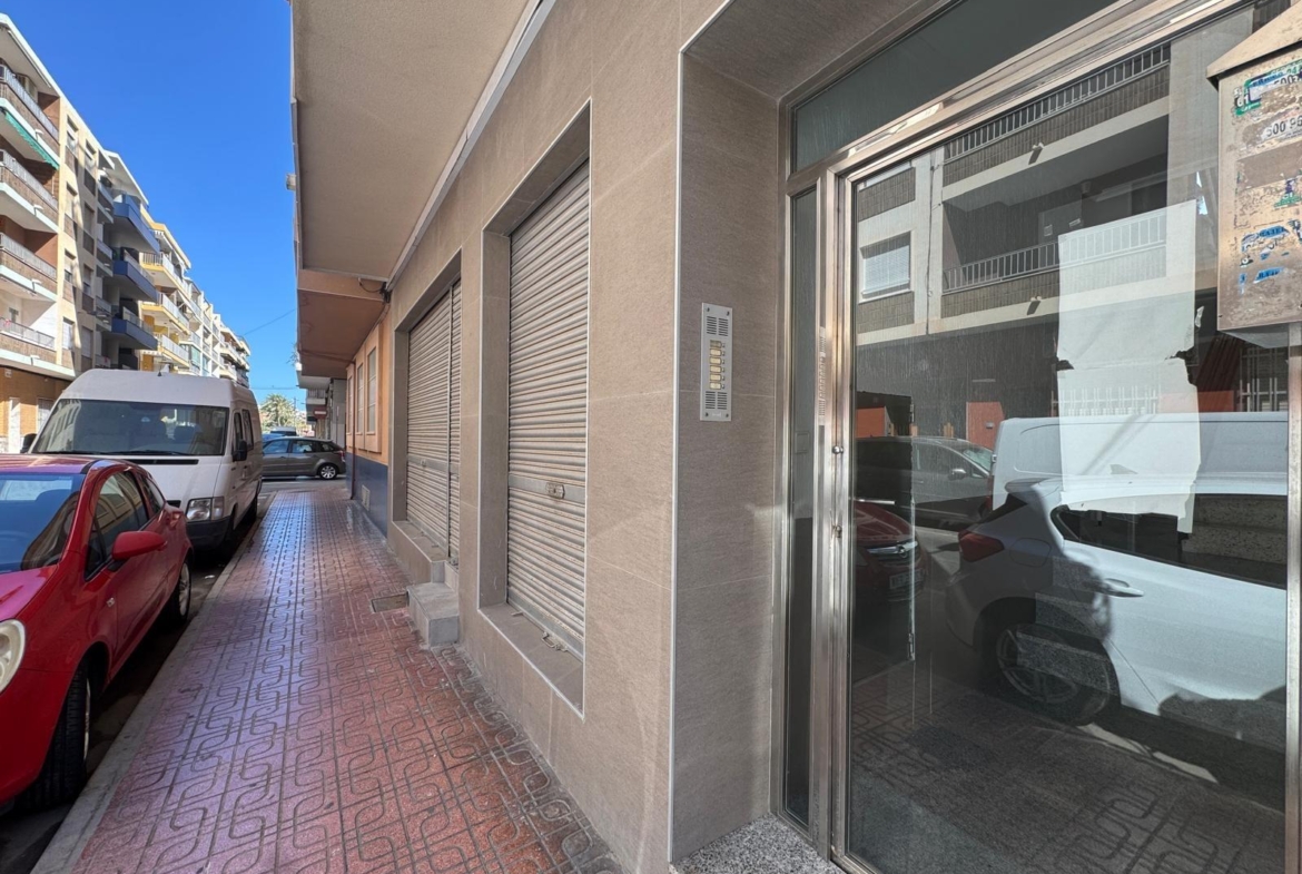 TOTALLY RENOVATED APARTMENT 20 METERS FROM THE BEACH WITH 100 M2 OF SURFACE. 3 BEDROOMS. 1 BATHROOMS.