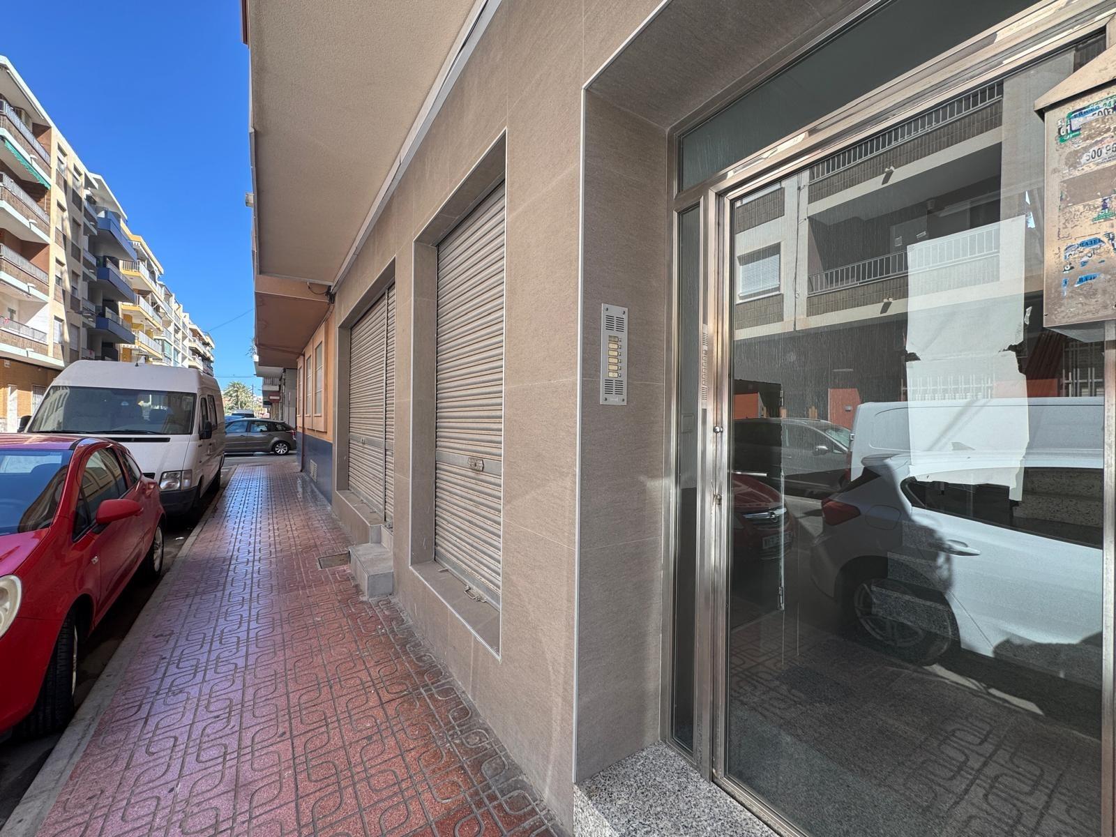 TOTALLY RENOVATED APARTMENT 20 METERS FROM THE BEACH WITH 100 M2 OF SURFACE. 3 BEDROOMS. 1 BATHROOMS.