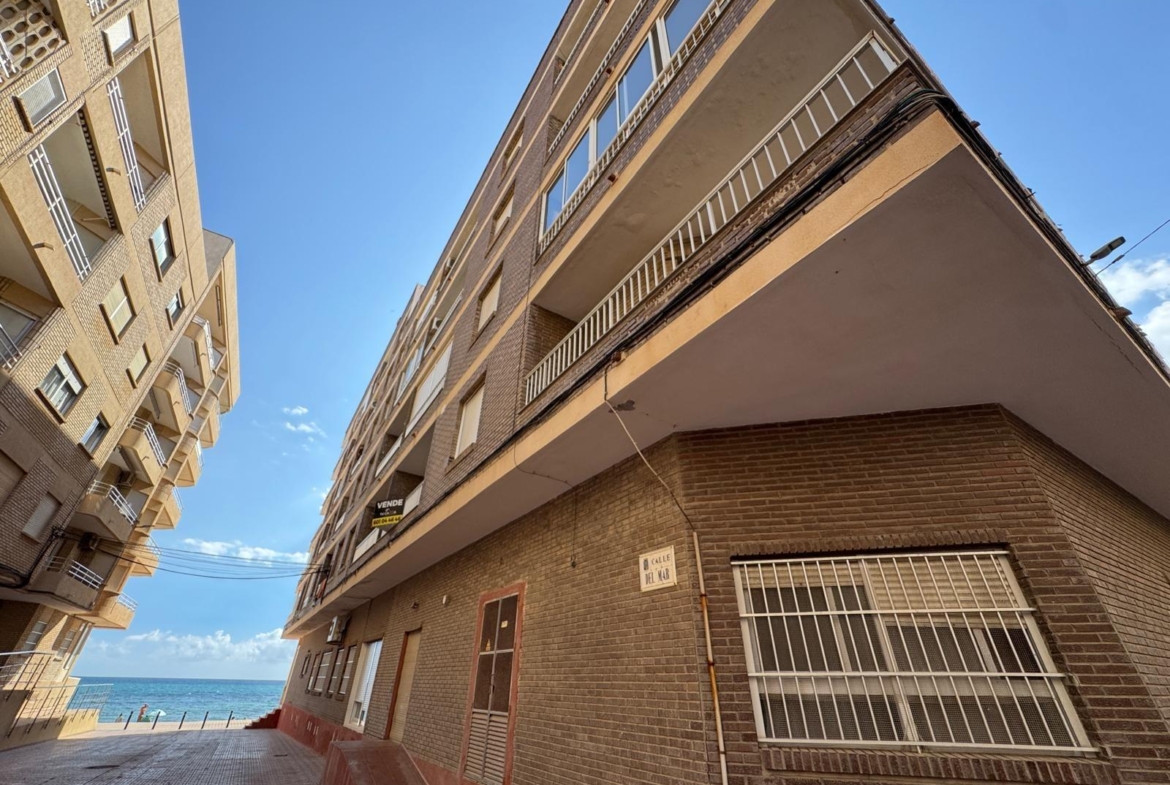 REFORMADO APADRAMENTO EN LA PRIMERA LINEA DE LA MATA CON VISTAS AL MAART 3 DORM. 2 BAÑOS. SUPERFICIE 105 M2.