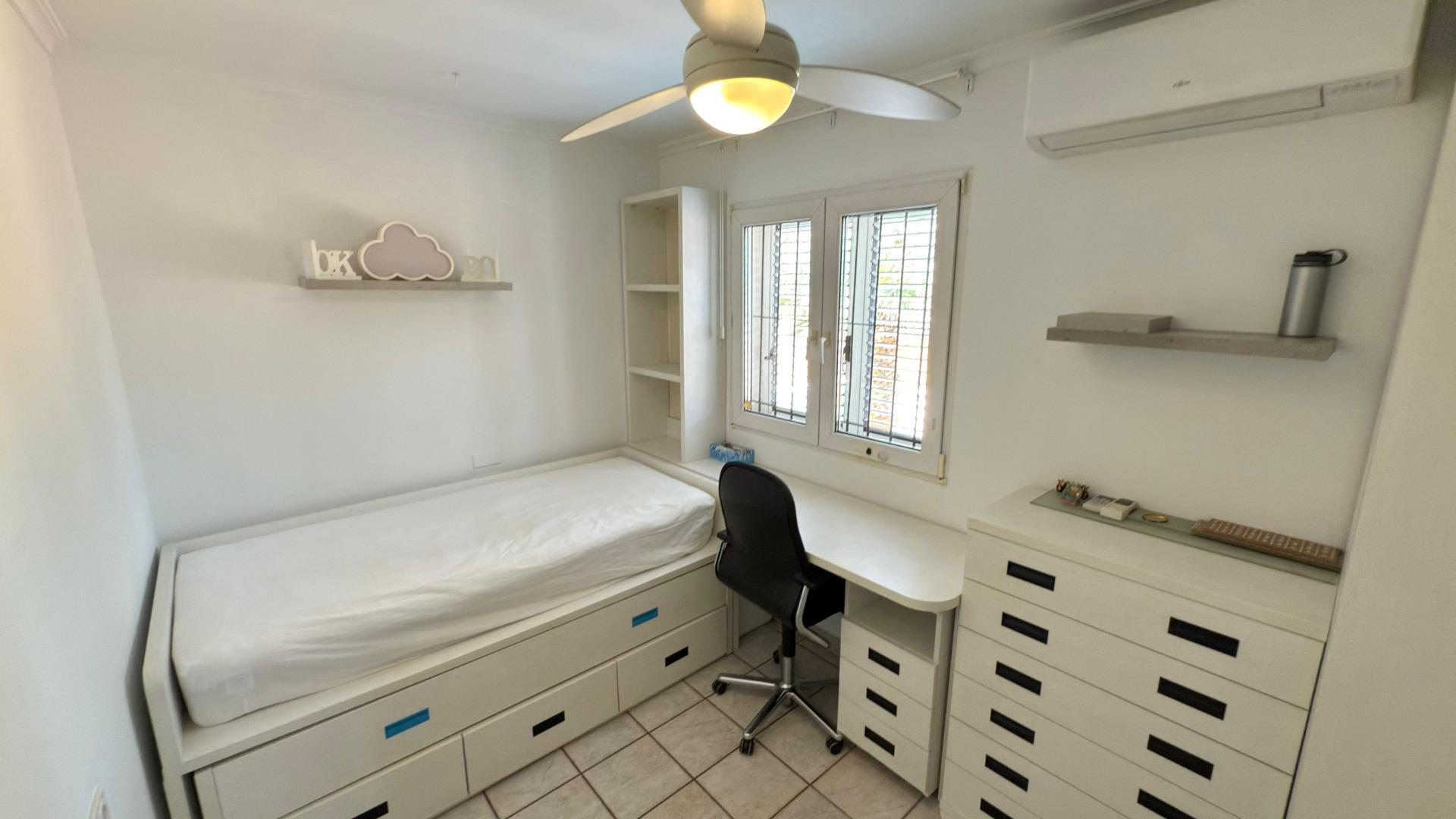 5-62-3 Exclusieve Villa Omringd door de natuur in Alicante