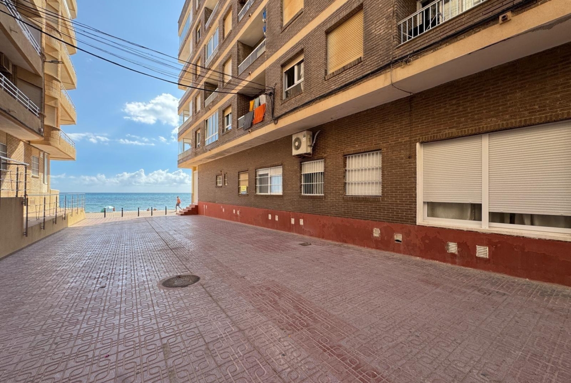 REFORMADO APADRAMENTO EN LA PRIMERA LINEA DE LA MATA CON VISTAS AL MAART 3 DORM. 2 BAÑOS. SUPERFICIE 105 M2.