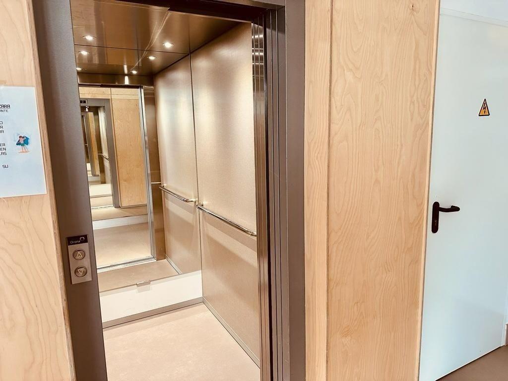 Exclusivo ático con impresionante terraza solárium en Azara, Pau 5