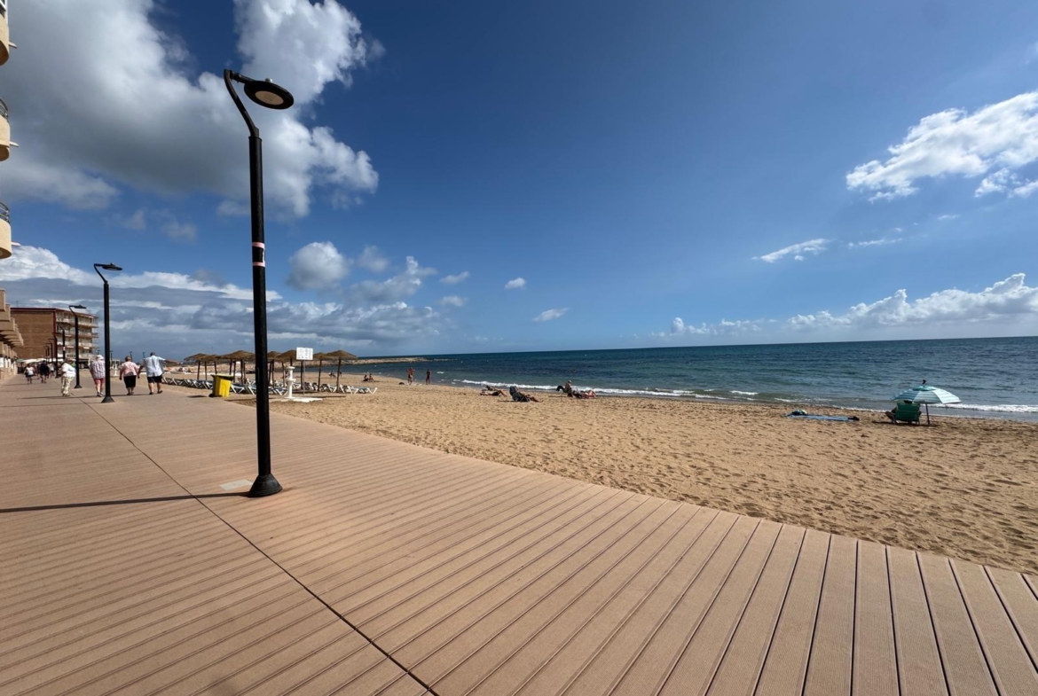 REFORMADO APADRAMENTO EN LA PRIMERA LINEA DE LA MATA CON VISTAS AL MAART 3 DORM. 2 BAÑOS. SUPERFICIE 105 M2.
