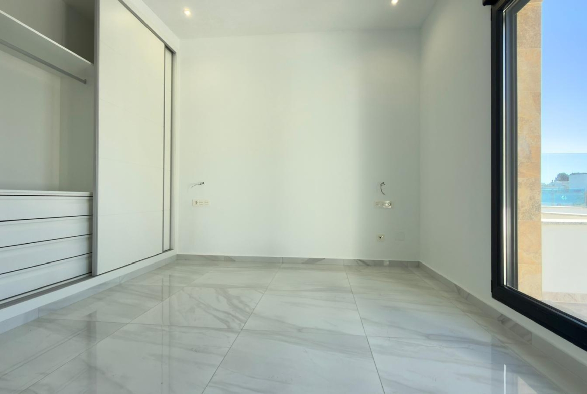 Exclusive villa in Polop with mountain views