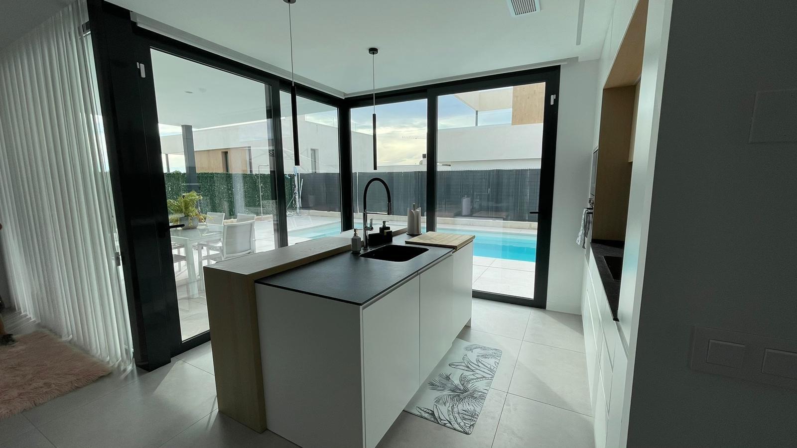 SPECTACULAIR MODERN TORN KEY VILLA