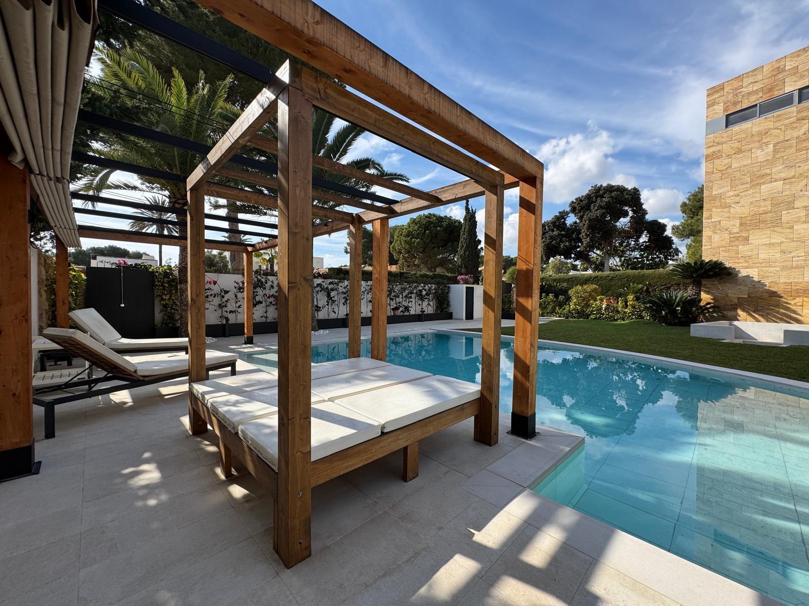 5-7-48 ESPECTACULAR VILLA EN CAMPOAMOR DE 847 M2 DE CASA Y 1500 M2 DE PARCELA. 7 DORM. 8 BAÑOS. PLAYA 750 M