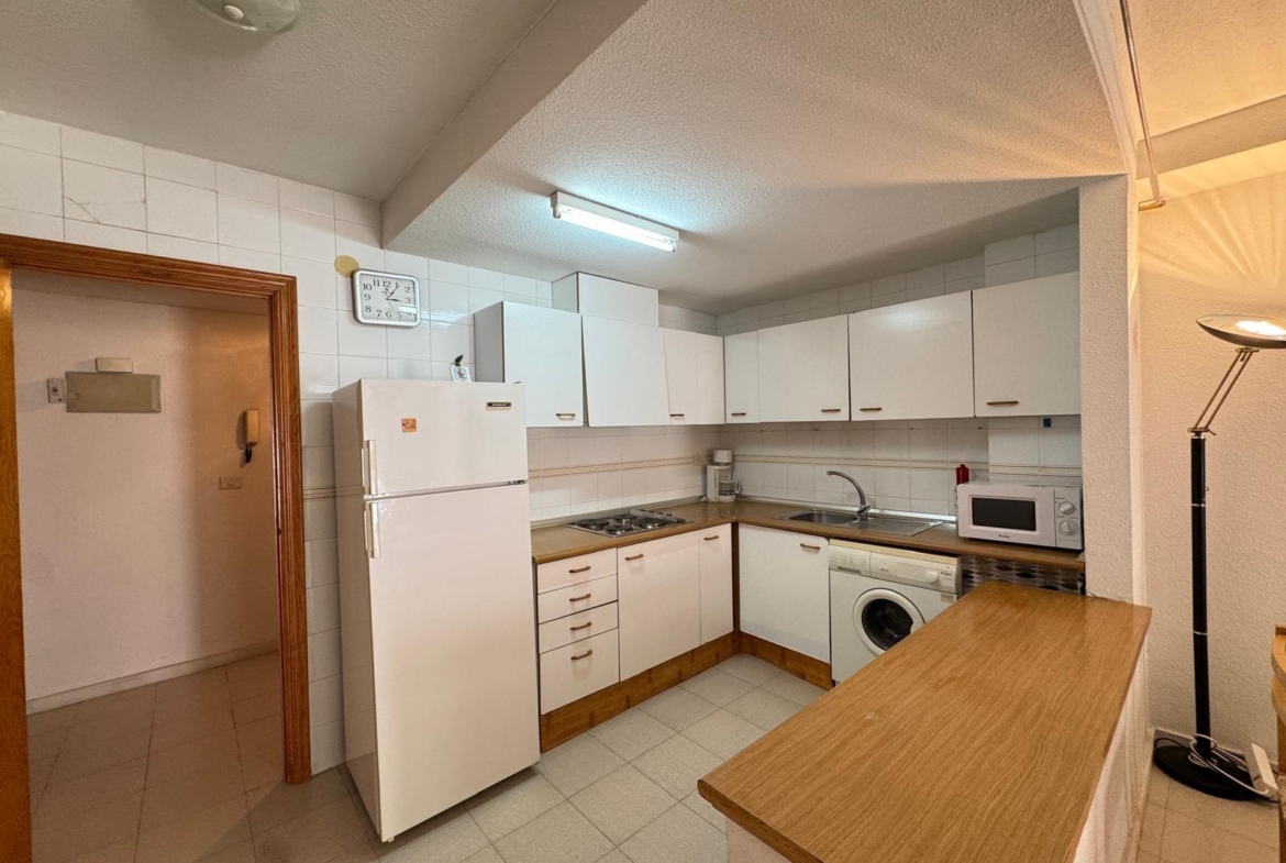 AMPLIO APARTAMENTO DE 99 M2 A 350 METROS DE PLAYA DEL CURA. 2 DORM. 1 BAÑO.