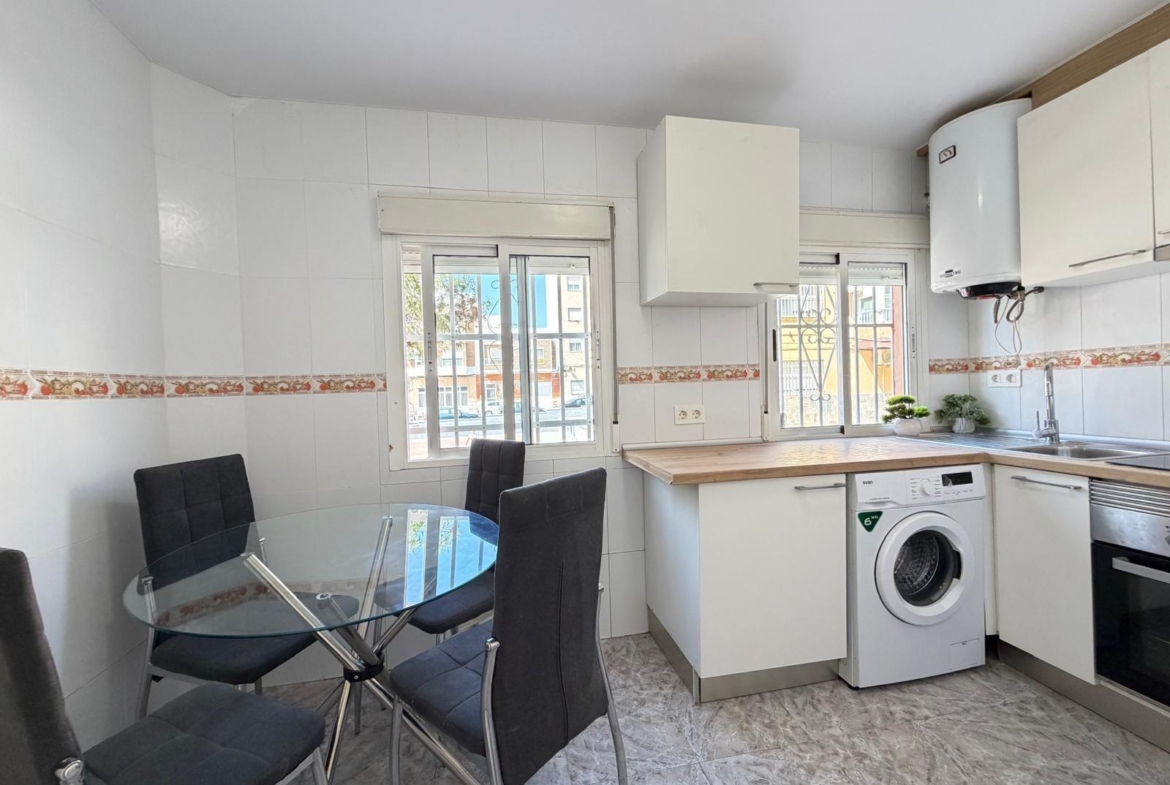 REFORMED 2-BEDROOM APARTMENT. 1 BATHROOM. WITH 65 M2. PARK OF NATIONS AREA. BEACH 800 METERS AWAY.