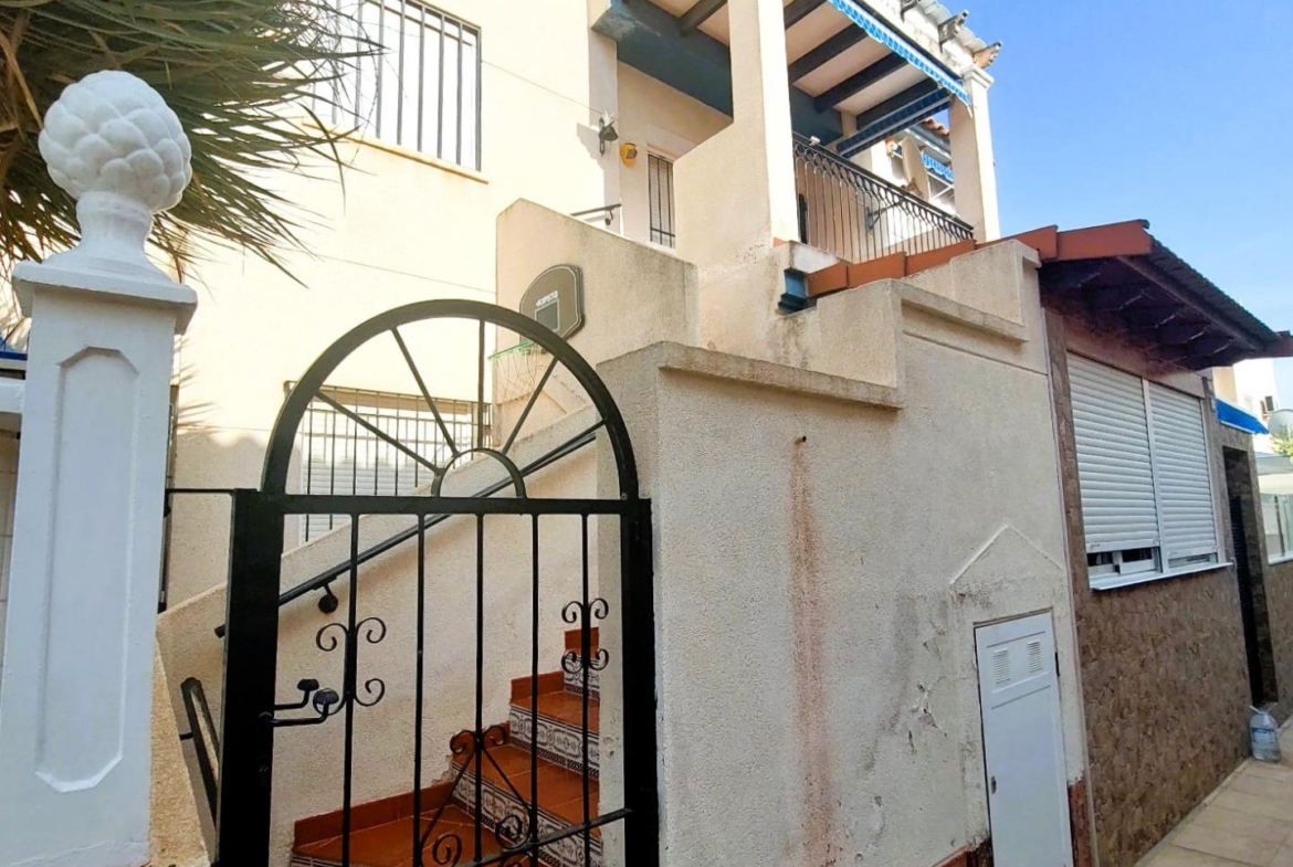 Nice bungalow on the upper floor with private solarium and sea views