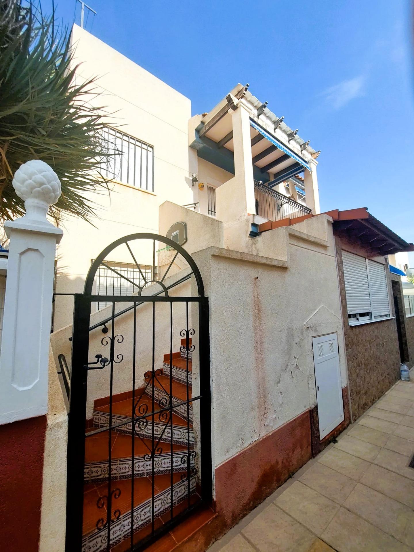 Nice bungalow on the upper floor with private solarium and sea views