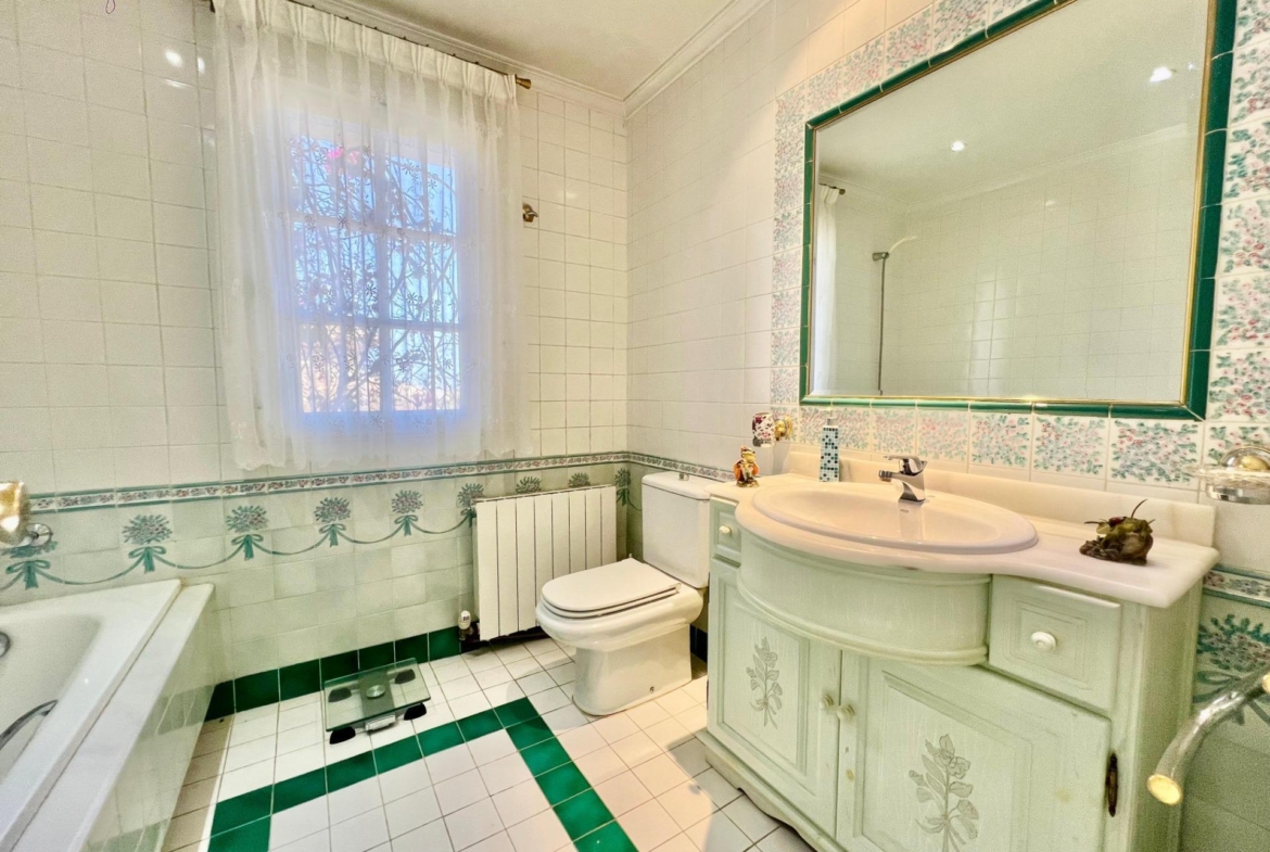 LUXURY AND LIGHT IN LOS BALCONES: YOUR VILLA WITH PRIVATE POOL AND HIGH POTENTIAL