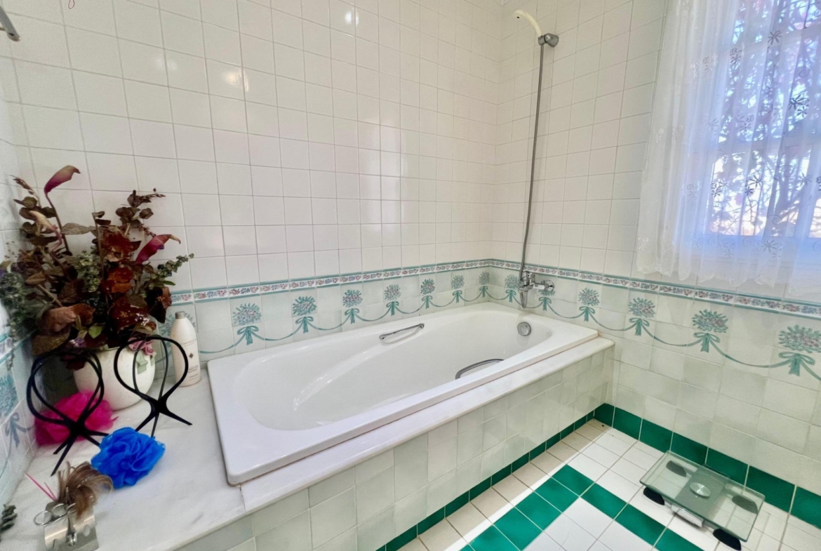 LUXURY AND LIGHT IN LOS BALCONES: YOUR VILLA WITH PRIVATE POOL AND HIGH POTENTIAL