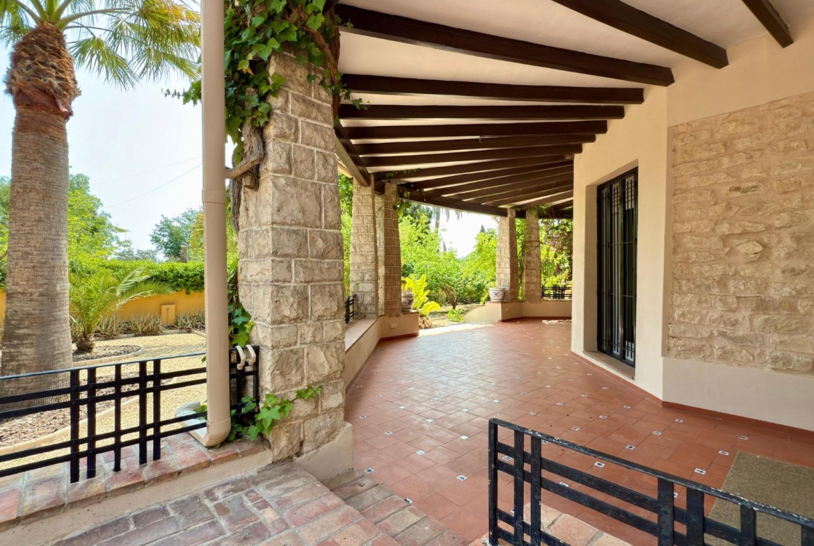 Exclusieve Villa Omringd door de natuur in Alicante