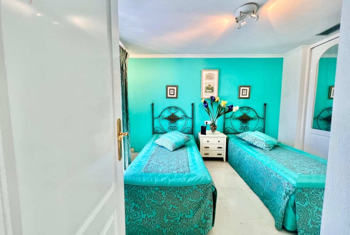 LUXURY AND LIGHT IN LOS BALCONES: YOUR VILLA WITH PRIVATE POOL AND HIGH POTENTIAL