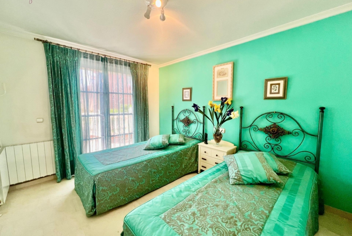 LUXURY AND LIGHT IN LOS BALCONES: YOUR VILLA WITH PRIVATE POOL AND HIGH POTENTIAL