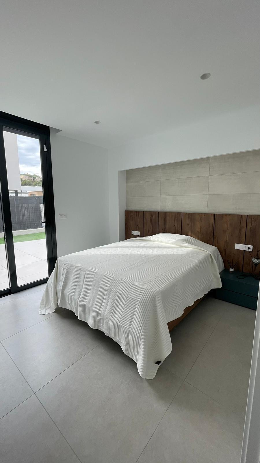 SPECTACULAIR MODERN TORN KEY VILLA