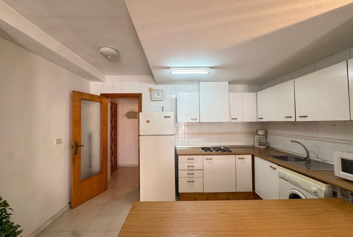 AMPLIO APARTAMENTO DE 99 M2 A 350 METROS DE PLAYA DEL CURA. 2 DORM. 1 BAÑO.