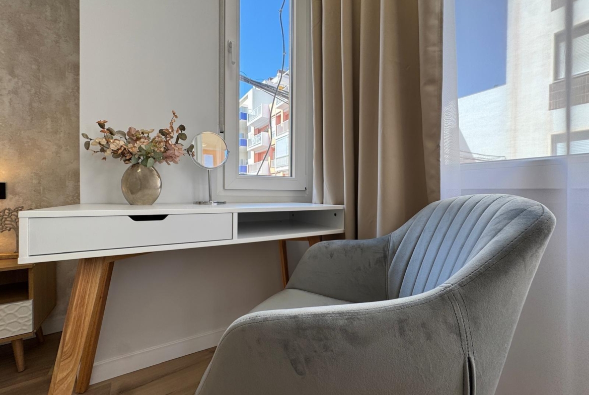 TOTALLY RENOVATED APARTMENT 20 METERS FROM THE BEACH WITH 100 M2 OF SURFACE. 3 BEDROOMS. 1 BATHROOMS.