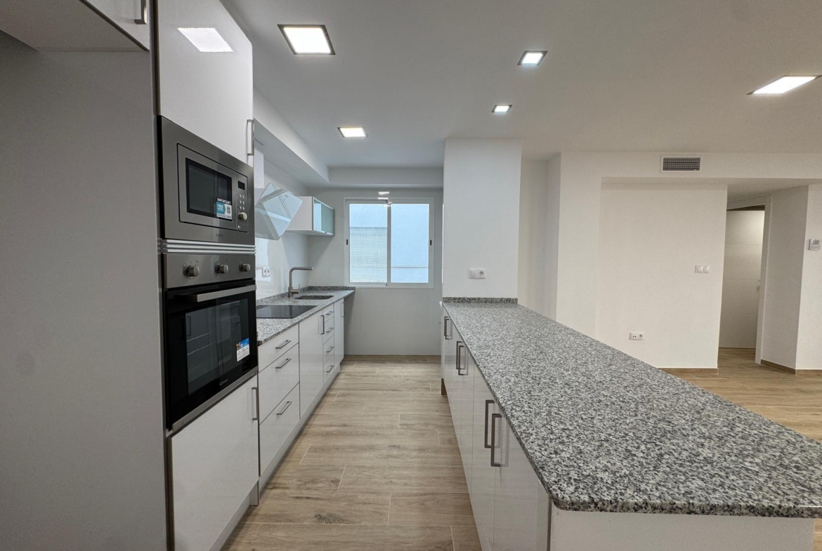 REFORMADO APADRAMENTO EN LA PRIMERA LINEA DE LA MATA CON VISTAS AL MAART 3 DORM. 2 BAÑOS. SUPERFICIE 105 M2.