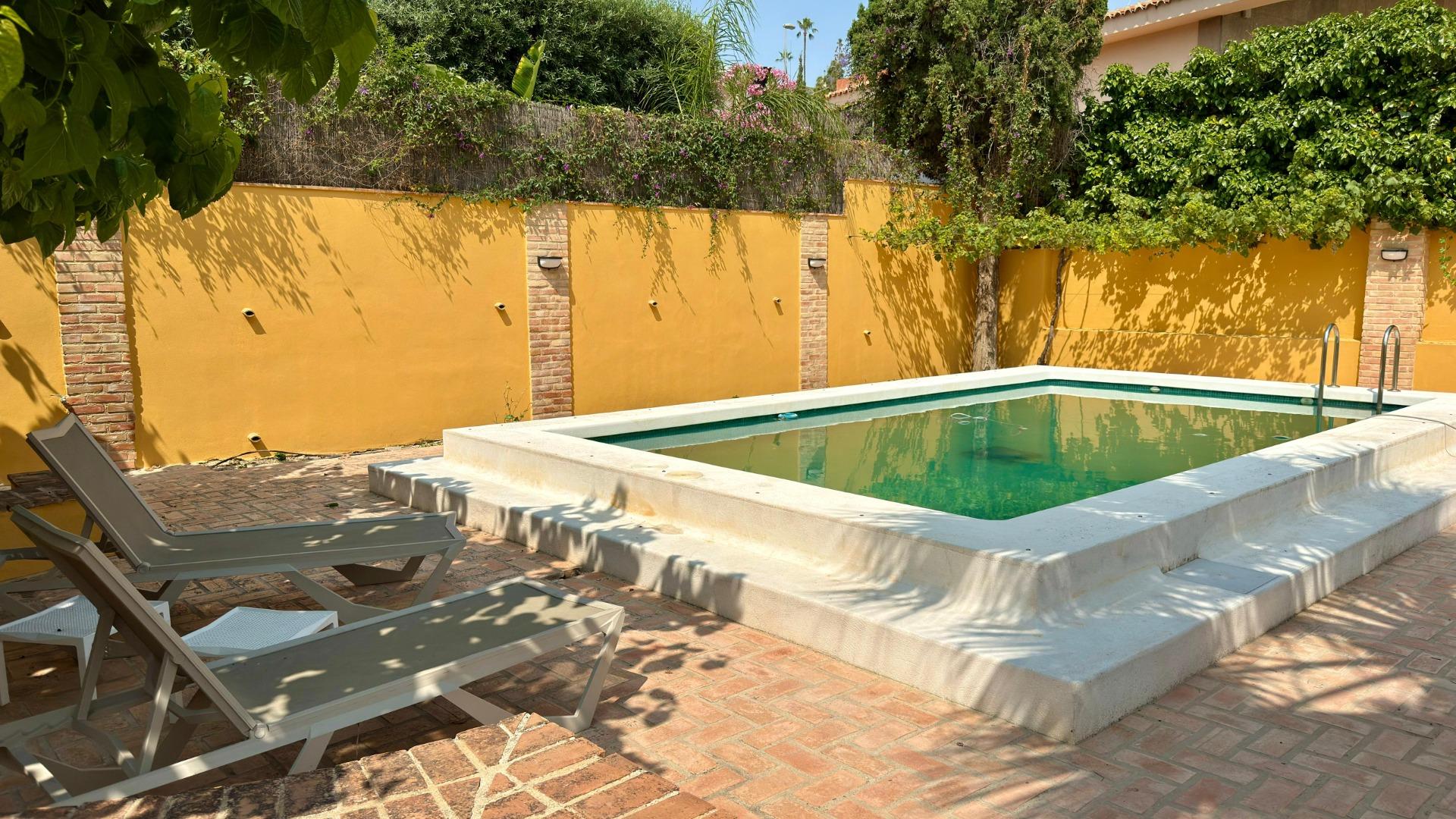 5-82 Exclusieve Villa Omringd door de natuur in Alicante