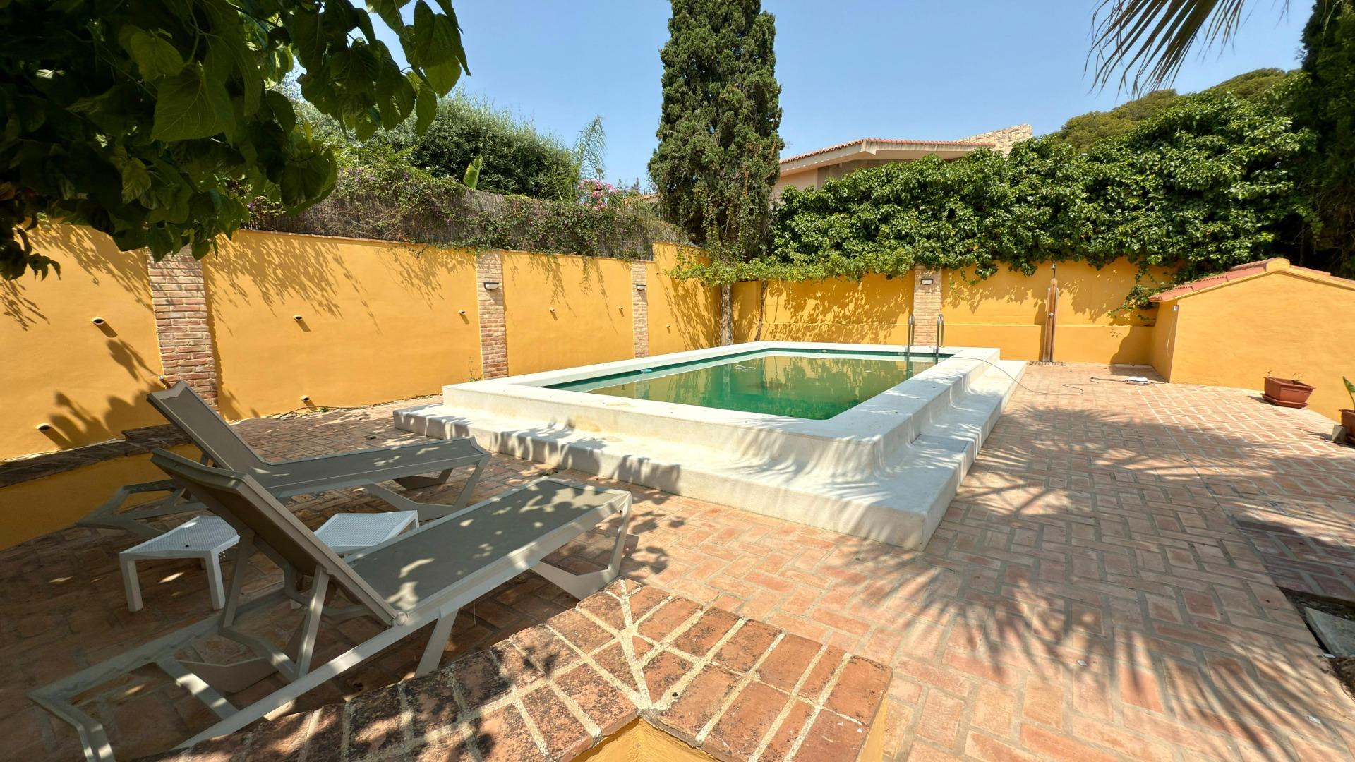 5-85 Exclusieve Villa Omringd door de natuur in Alicante