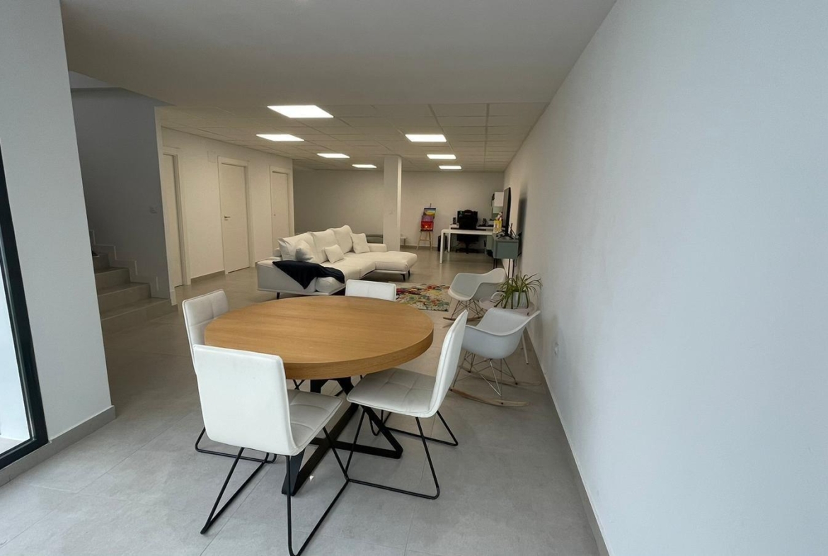 SPECTACULAIR MODERN TORN KEY VILLA