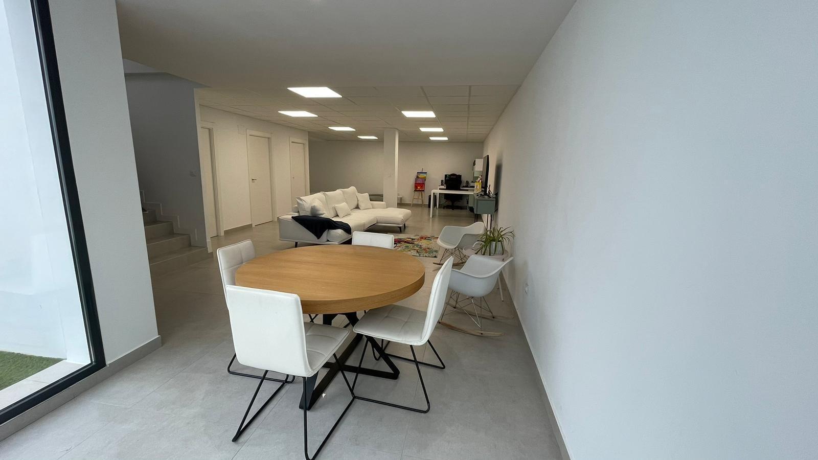 SPECTACULAIR MODERN TORN KEY VILLA