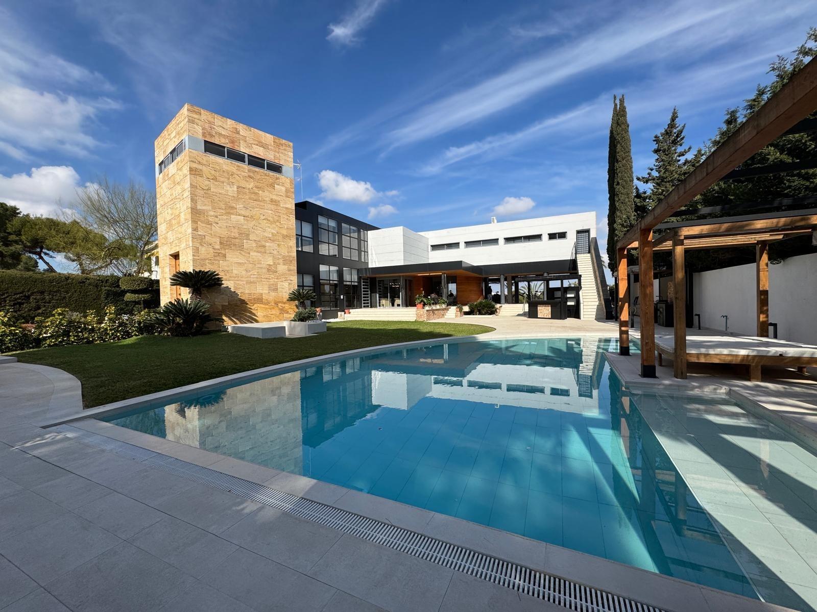 5-9-46 ESPECTACULAR VILLA EN CAMPOAMOR DE 847 M2 DE CASA Y 1500 M2 DE PARCELA. 7 DORM. 8 BAÑOS. PLAYA 750 M