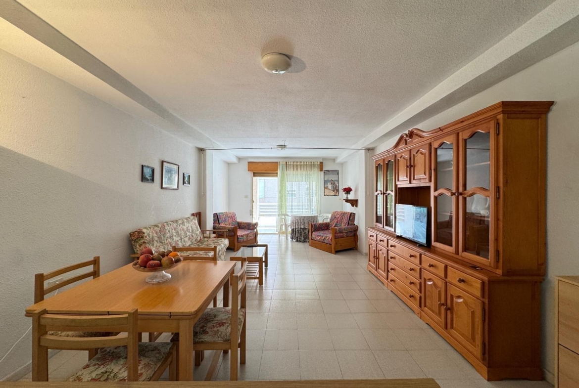AMPLIO APARTAMENTO DE 99 M2 A 350 METROS DE PLAYA DEL CURA. 2 DORM. 1 BAÑO.