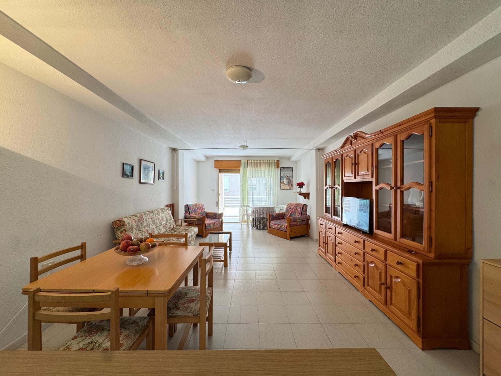 AMPLIO APARTAMENTO DE 99 M2 A 350 METROS DE PLAYA DEL CURA. 2 DORM. 1 BAÑO.
