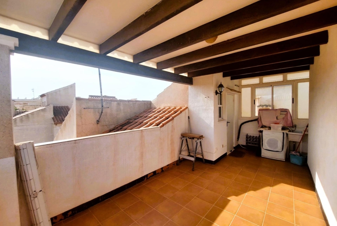 Nice bungalow on the upper floor with private solarium and sea views