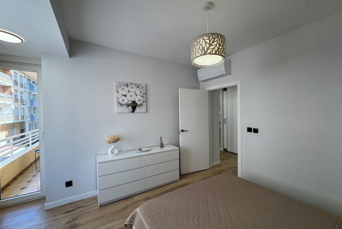TOTALLY RENOVATED APARTMENT 20 METERS FROM THE BEACH WITH 100 M2 OF SURFACE. 3 BEDROOMS. 1 BATHROOMS.