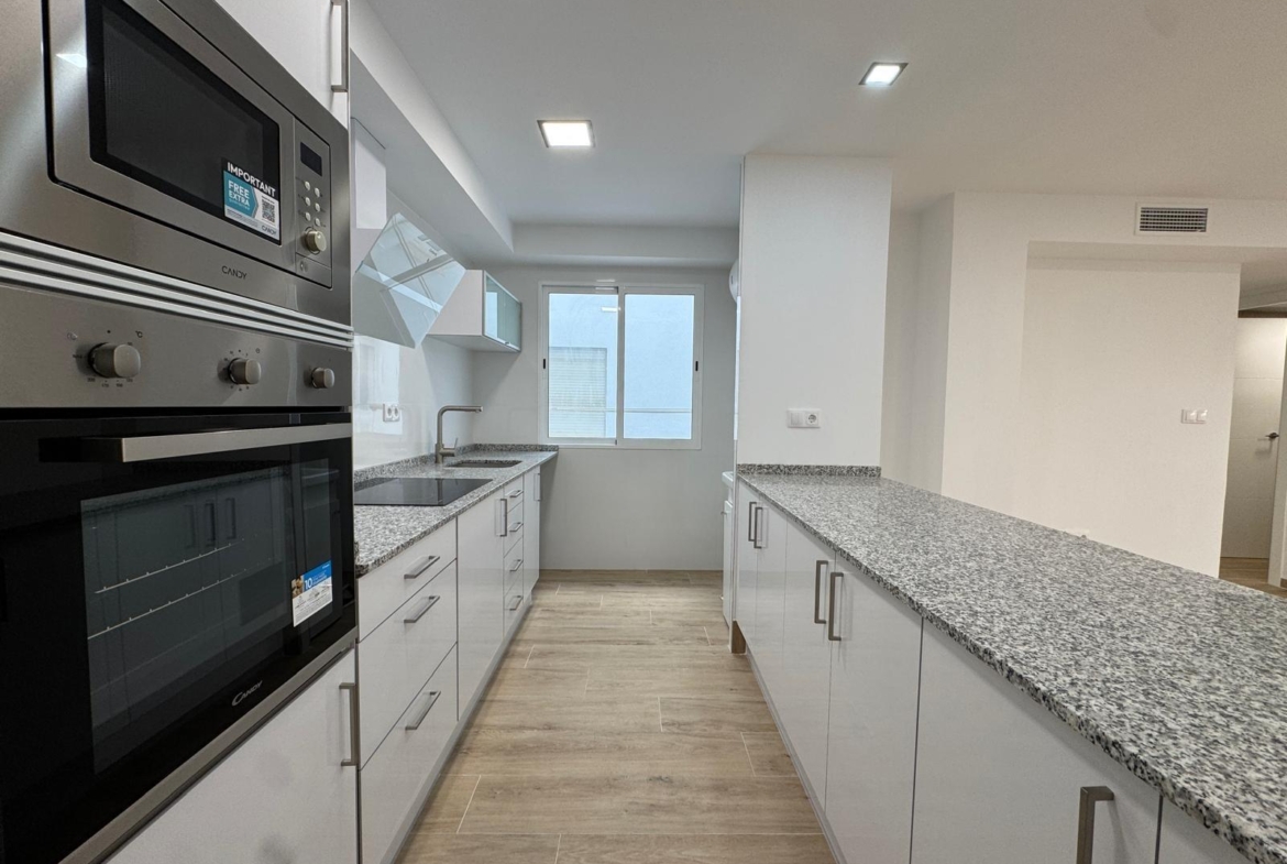 REFORMADO APADRAMENTO EN LA PRIMERA LINEA DE LA MATA CON VISTAS AL MAART 3 DORM. 2 BAÑOS. SUPERFICIE 105 M2.