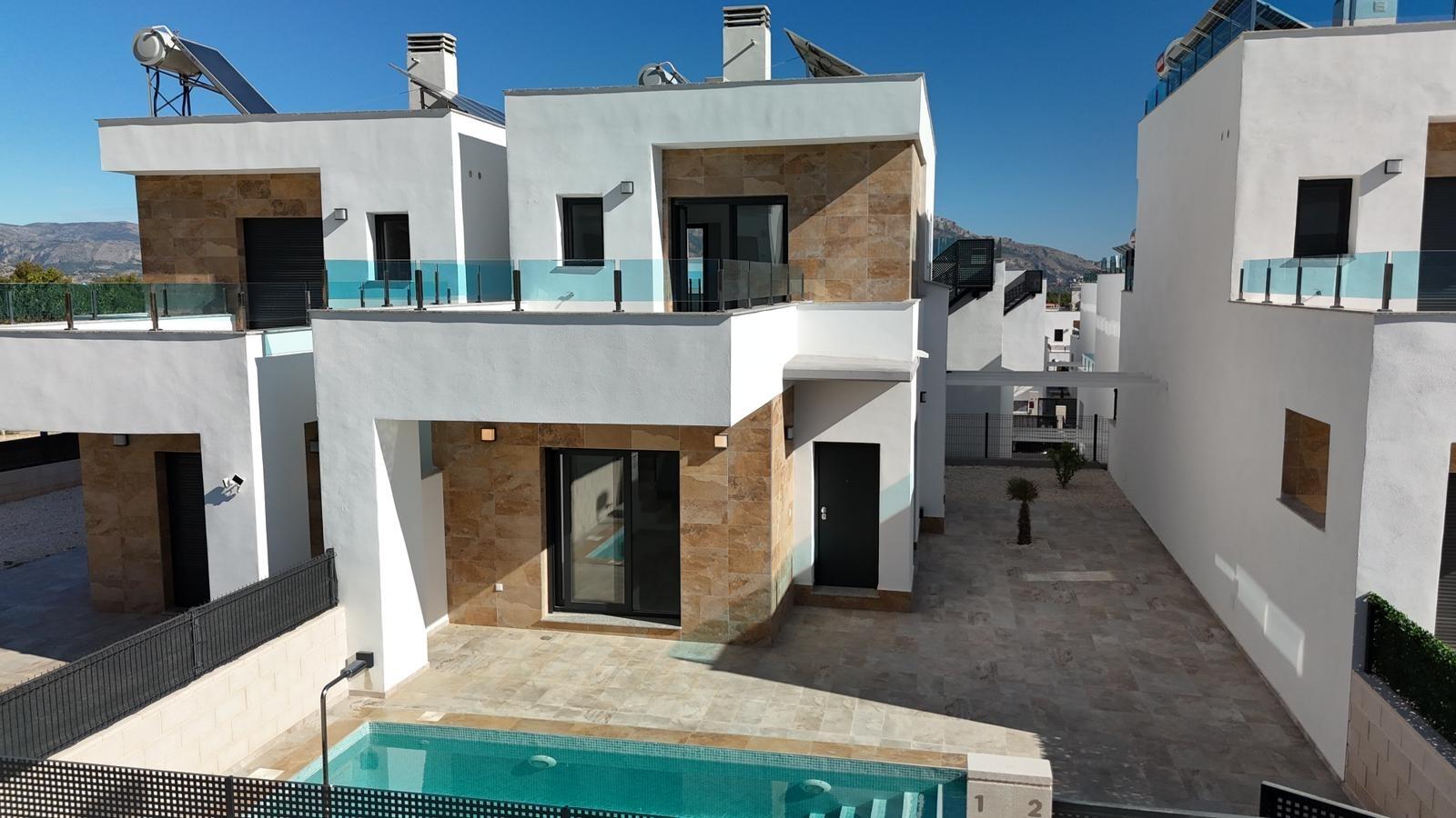 5-9-77 Exclusive villa in Polop with mountain views