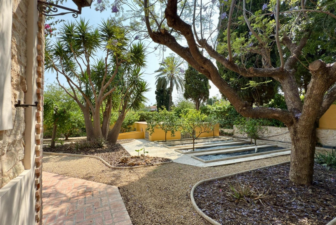 Exclusieve Villa Omringd door de natuur in Alicante