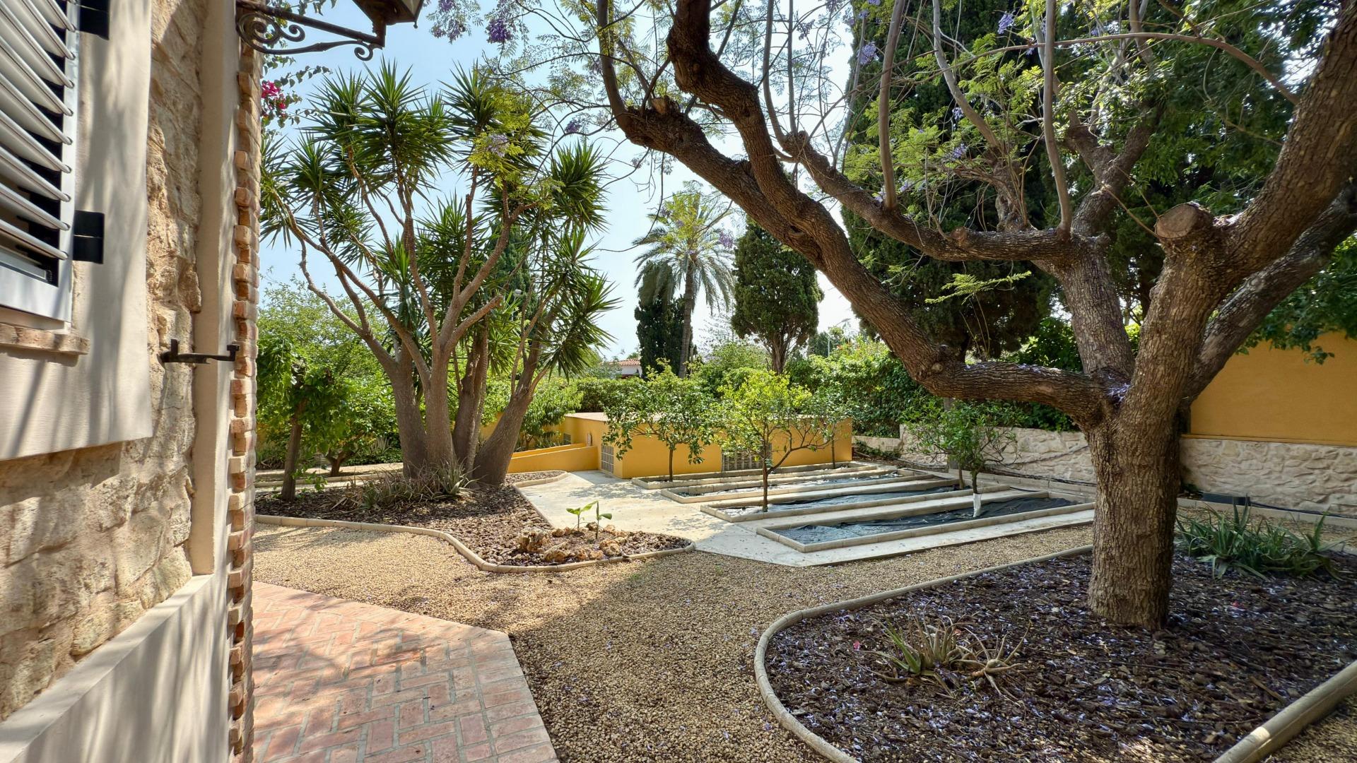 5-91 Exclusieve Villa Omringd door de natuur in Alicante