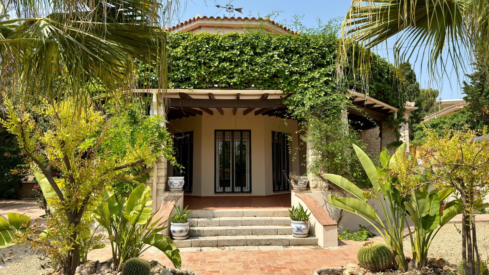 5-93 Exclusieve Villa Omringd door de natuur in Alicante