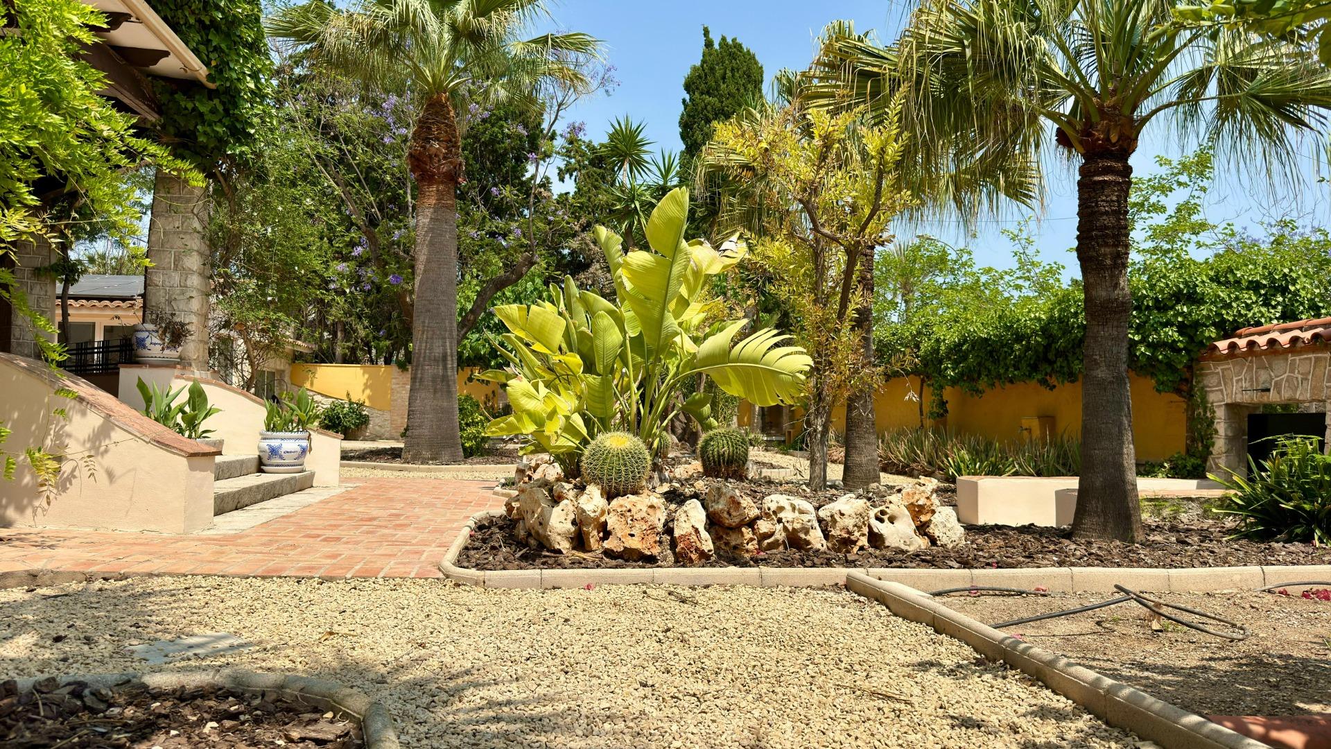 5-95 Exclusieve Villa Omringd door de natuur in Alicante