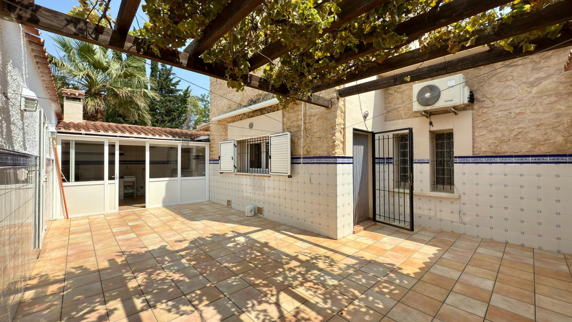 5-97 Exclusieve Villa Omringd door de natuur in Alicante