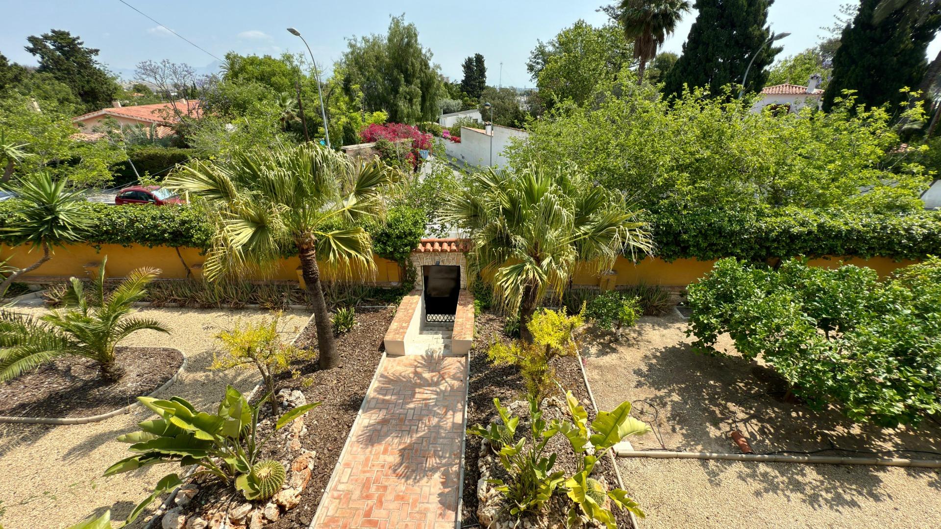 5-99 Exclusieve Villa Omringd door de natuur in Alicante