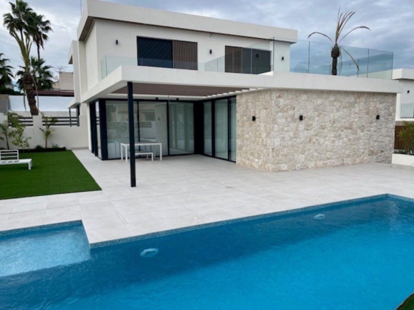 LUXURY VILLAS IN MONTEZENIA
