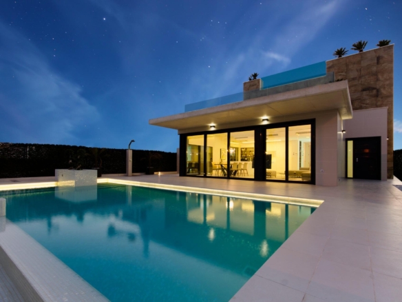 NEW BUILD IN ORIHUELA COSTA. 4 BEDROOMS. PLOT OF LAND.GARAGE.POOL.JUST A SHORT WALK TO THE BEACH AT ONLY 350 METERS AWAY.