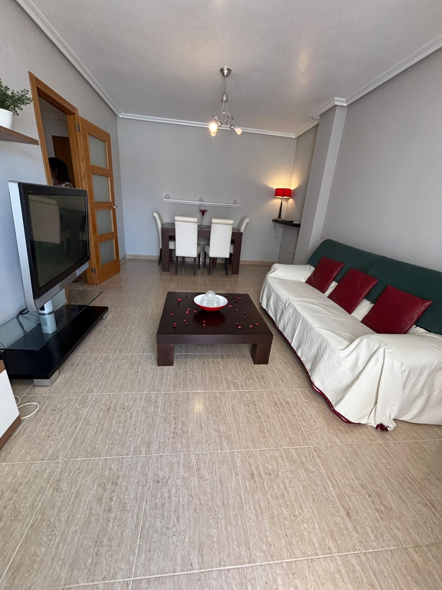 Charmant West-Facing Appartement in het hart van Torrevieja, garage optioneel