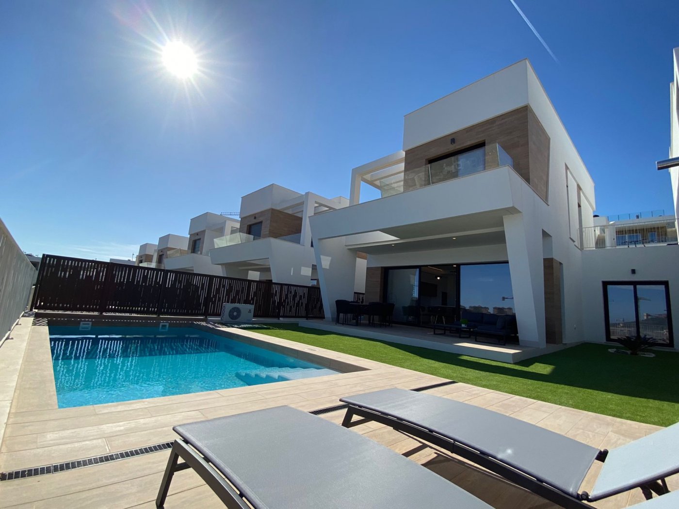 VILLA TE KOOP IN FINESTRAT