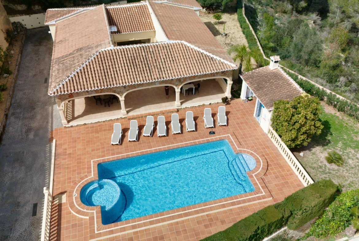 Exclusive Mediterranean villa in Calpe with large pool and panoramic views
