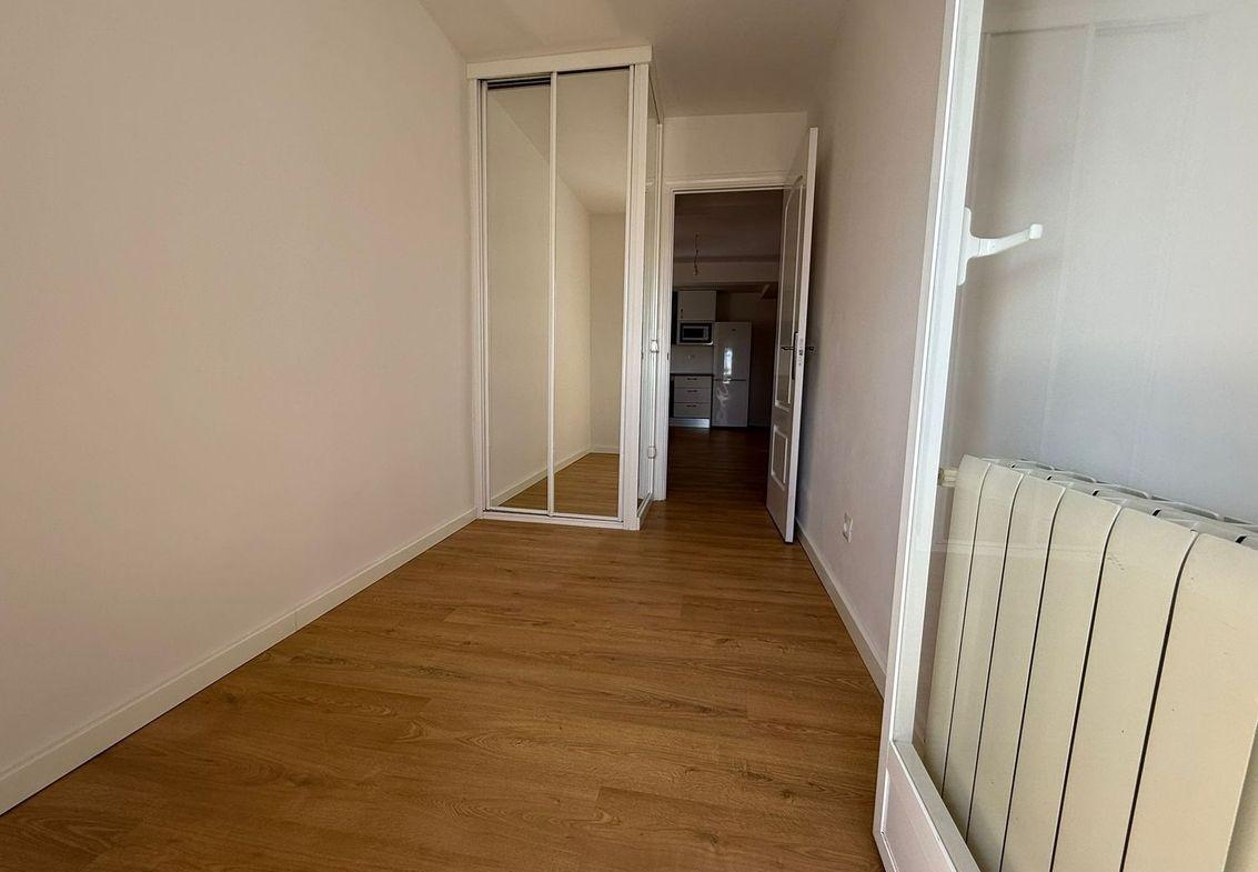 FULLY RENOVATED AND VERY BRIGHT APARTMENT FOR SALE IN BARRIO DEL PILAR, MADRID