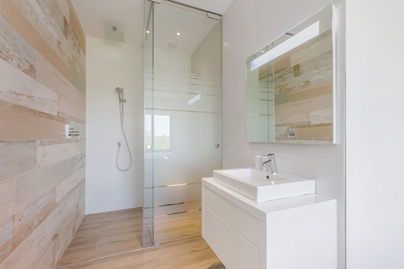 6-11-26 LAS COLINAS. ATICO CON SOLARIUM ENORME PRIVADO. 2 DORM. 2BAÑOS. GARAJE+TRASTERO.